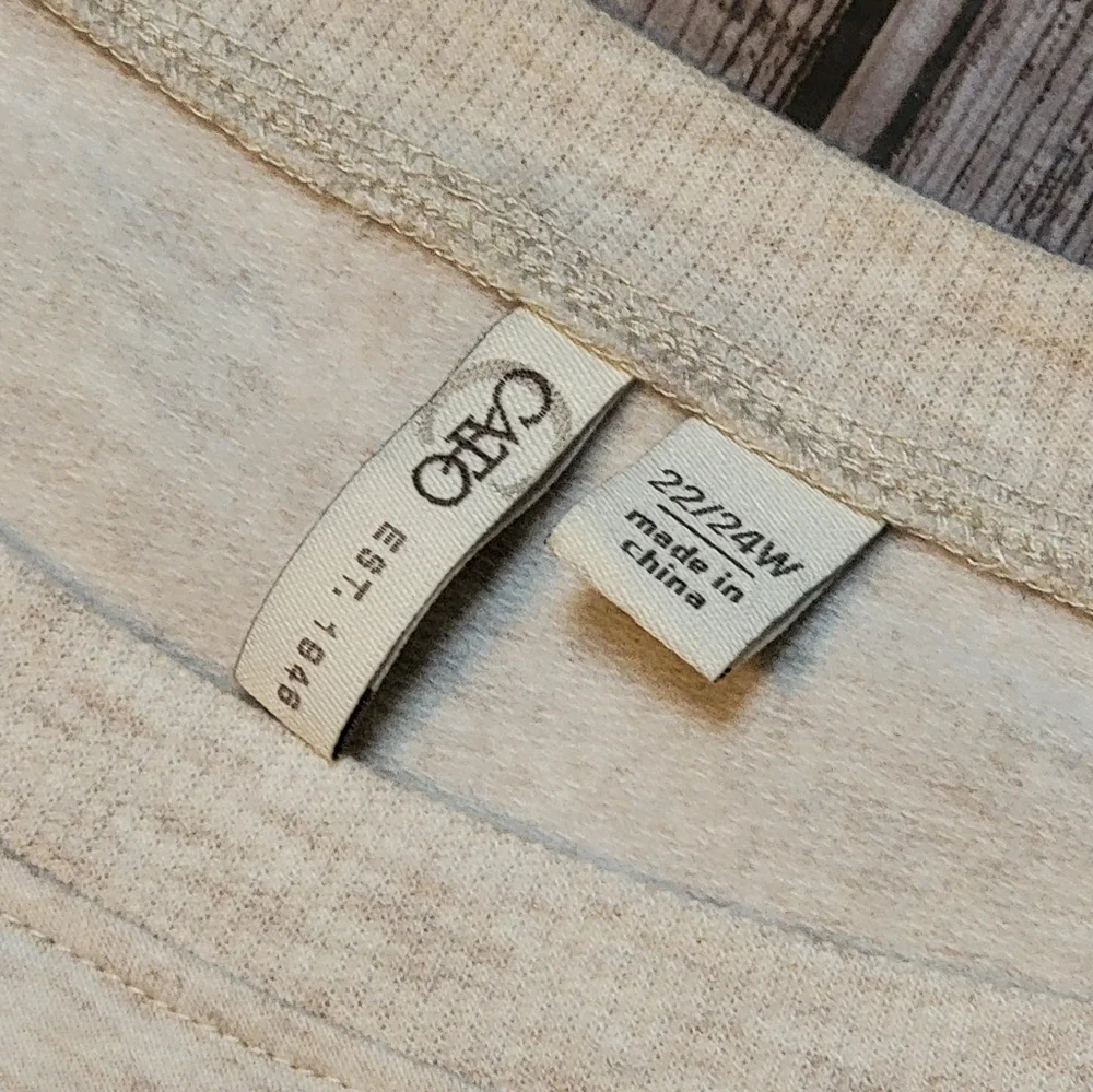 Cato Comfy & Cozy Beige Sweatshirt Size 22/24W - Picture 4 of 6